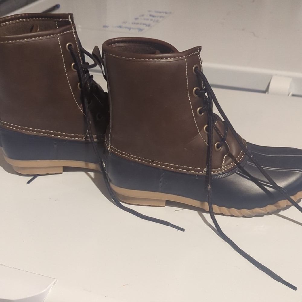 Saint John's Bay Active Brown and Black Lace-Up Winter Rain Boots